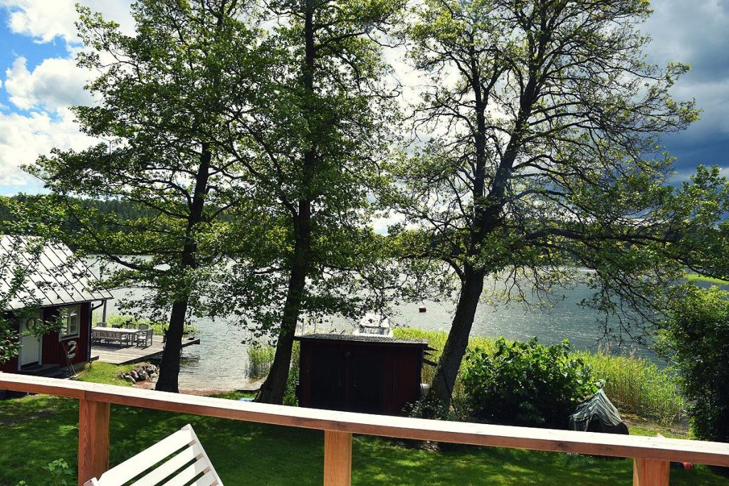 Idyllic Lake Cabin Near Stockholm