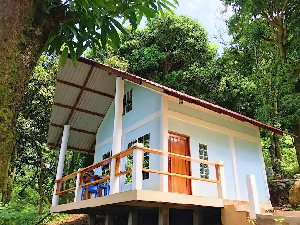 Whatavu Treehouse Cabin